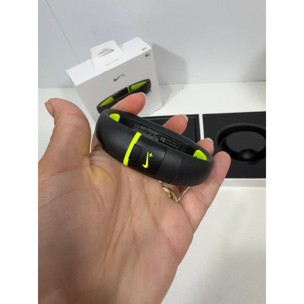 Nike+ FuelBand SE Black Volt Fitness Tracker Smart Band WM0110-071 M/L